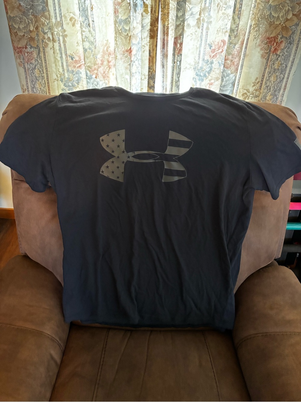 Under Armour Men’s Black Short Sleeve Logo Tee with Flag Design